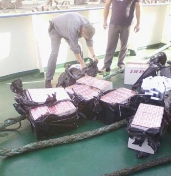 Câinele Poliţiei a depistat ţigări de contrabandă la bordul unei nave